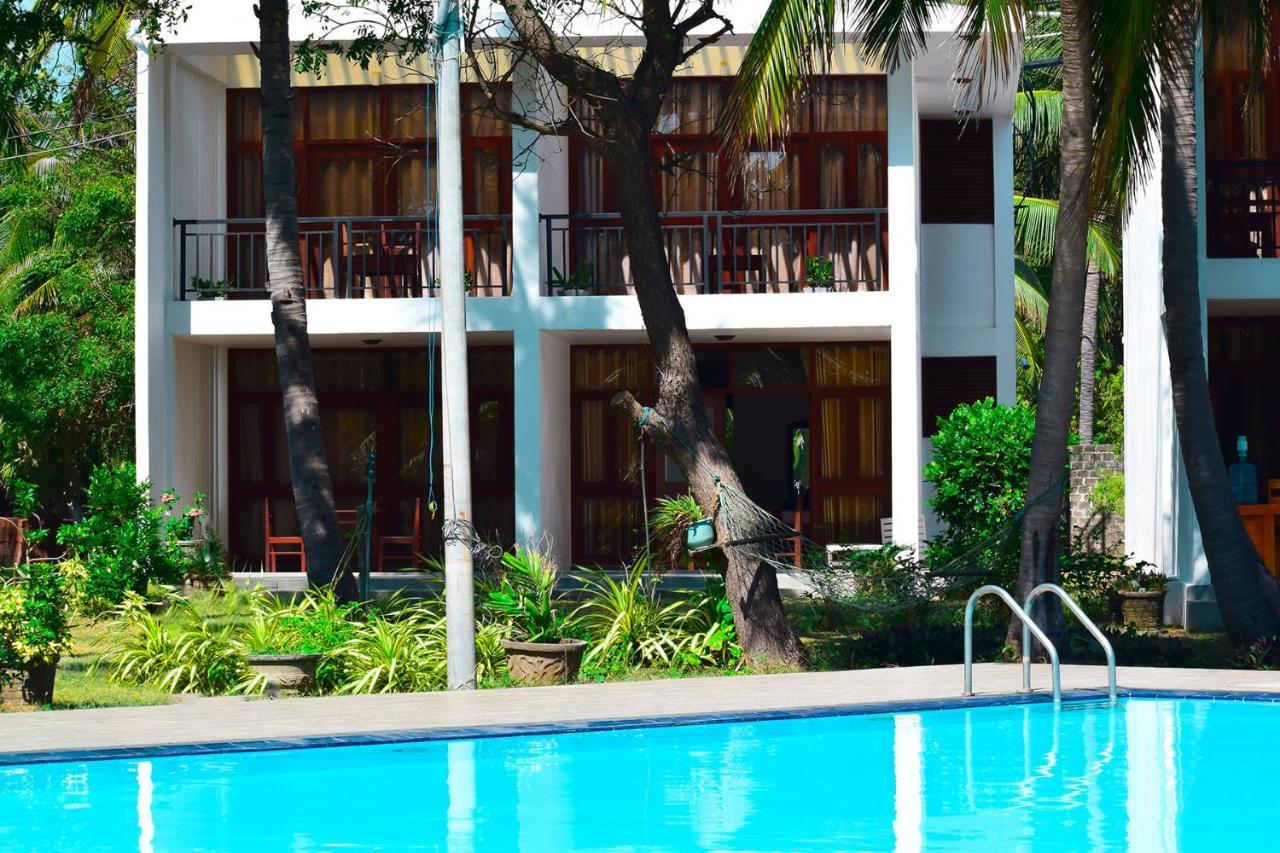 High Park Hotel Nilaveli Exterior photo