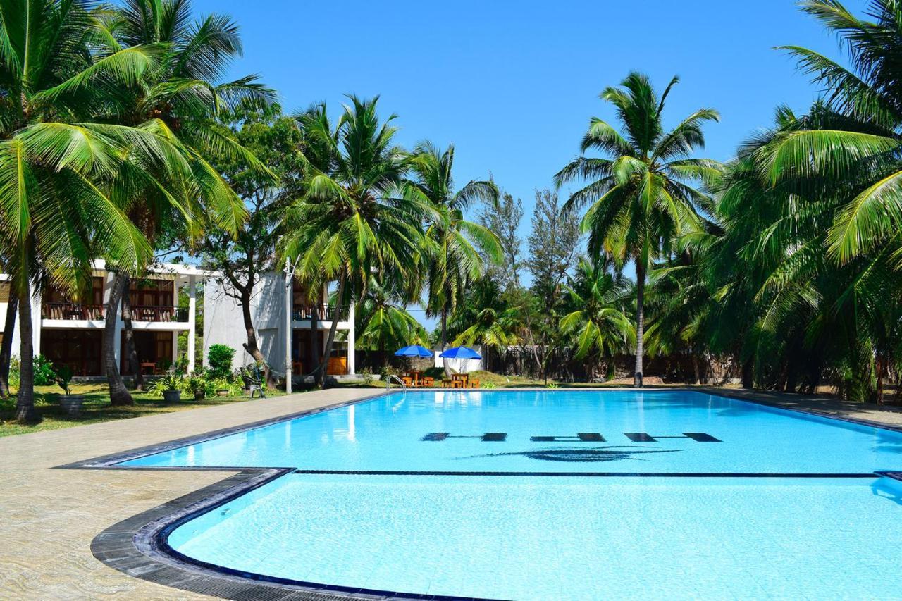 High Park Hotel Nilaveli Exterior photo